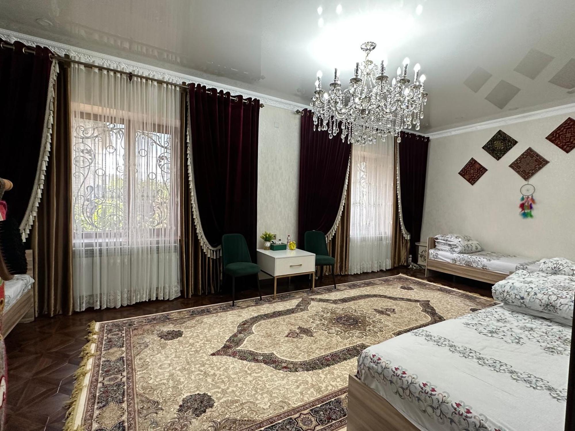 Albergue Sultan Saray Osh Exterior foto